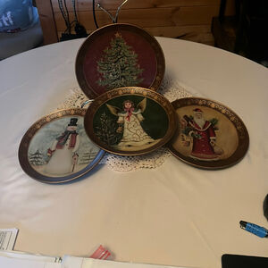 Collectible Christmas Decorative Plates Set of 4
